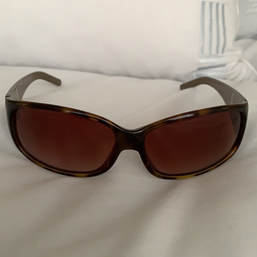 Calvin Klein Sunglasses 🕶 - Picture 5 of 5